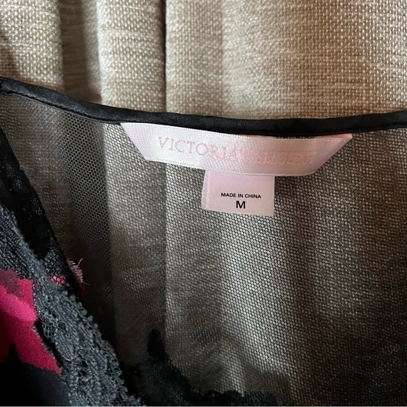 Vintage Y2K Victoria’s Secret Black Silk Rose Print Lace Trim Slip Size Medium - Picture 7 of 12